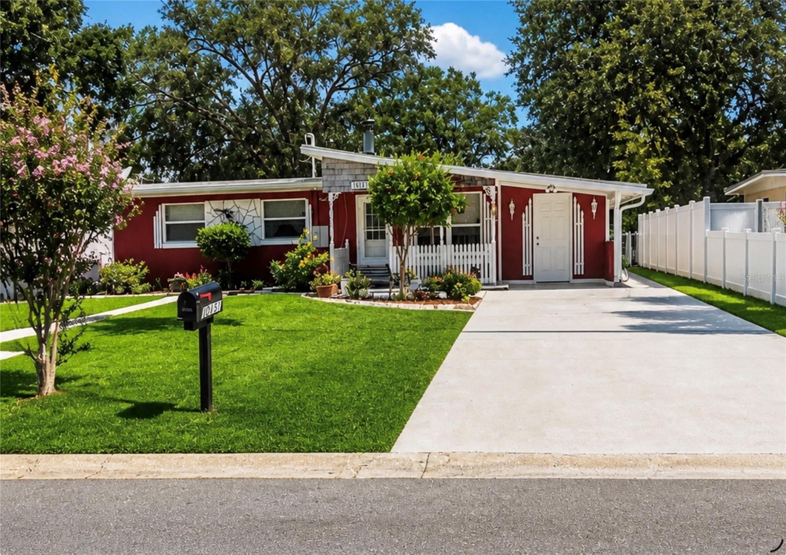 Single Family Residence in JACKSONVILLE, FL - Daniel Dourado
