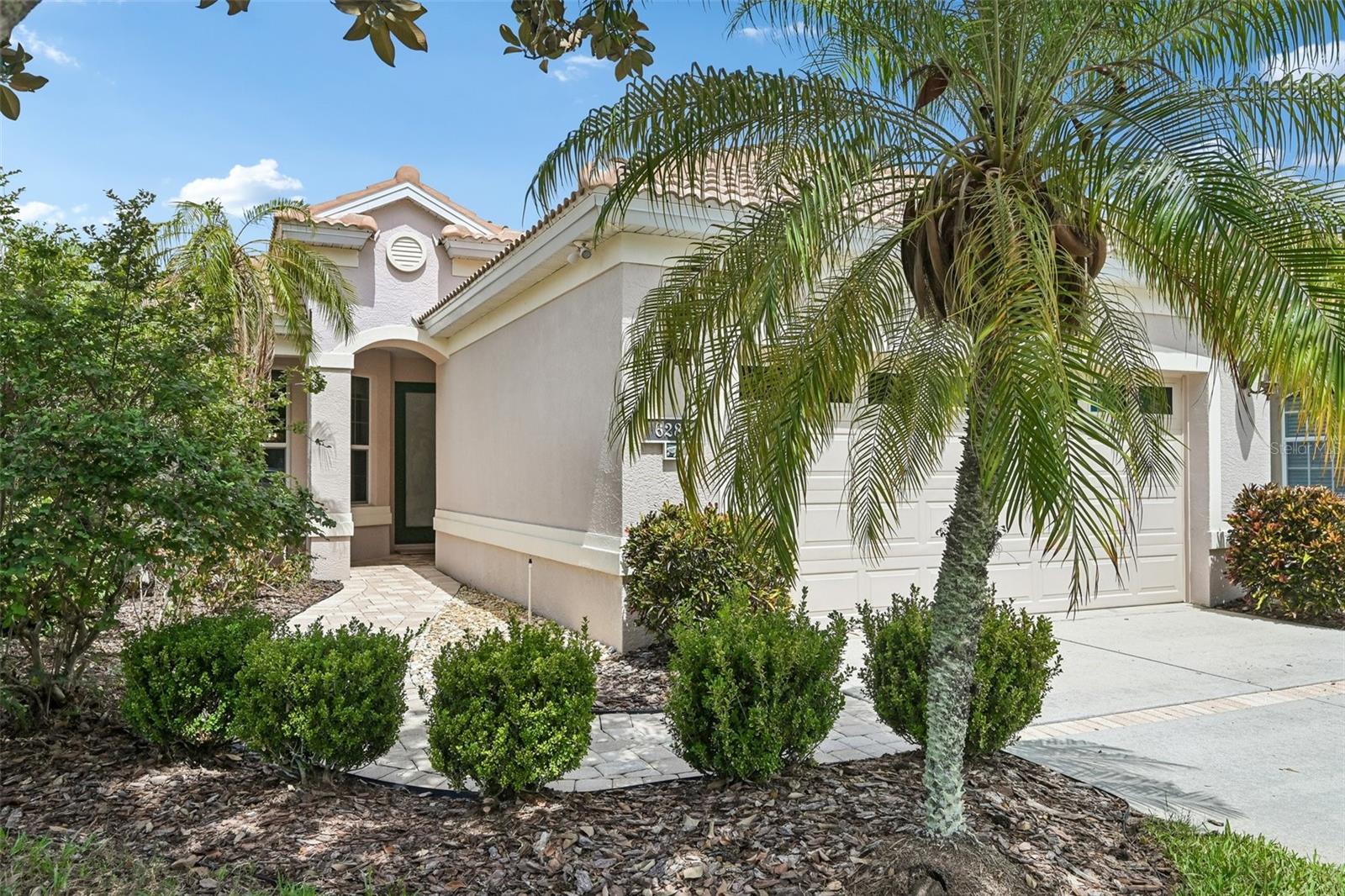 Single Family Residence in BRADENTON, FL - Daniel Dourado