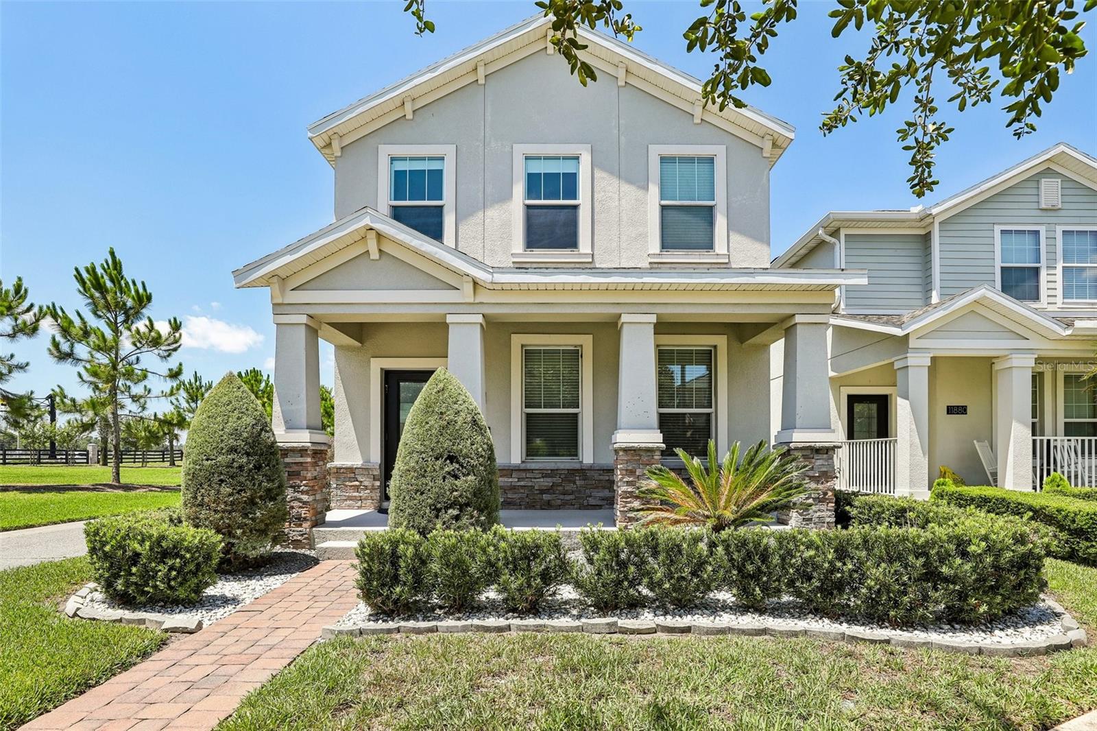 Single Family Residence in ORLANDO, FL - Daniel Dourado