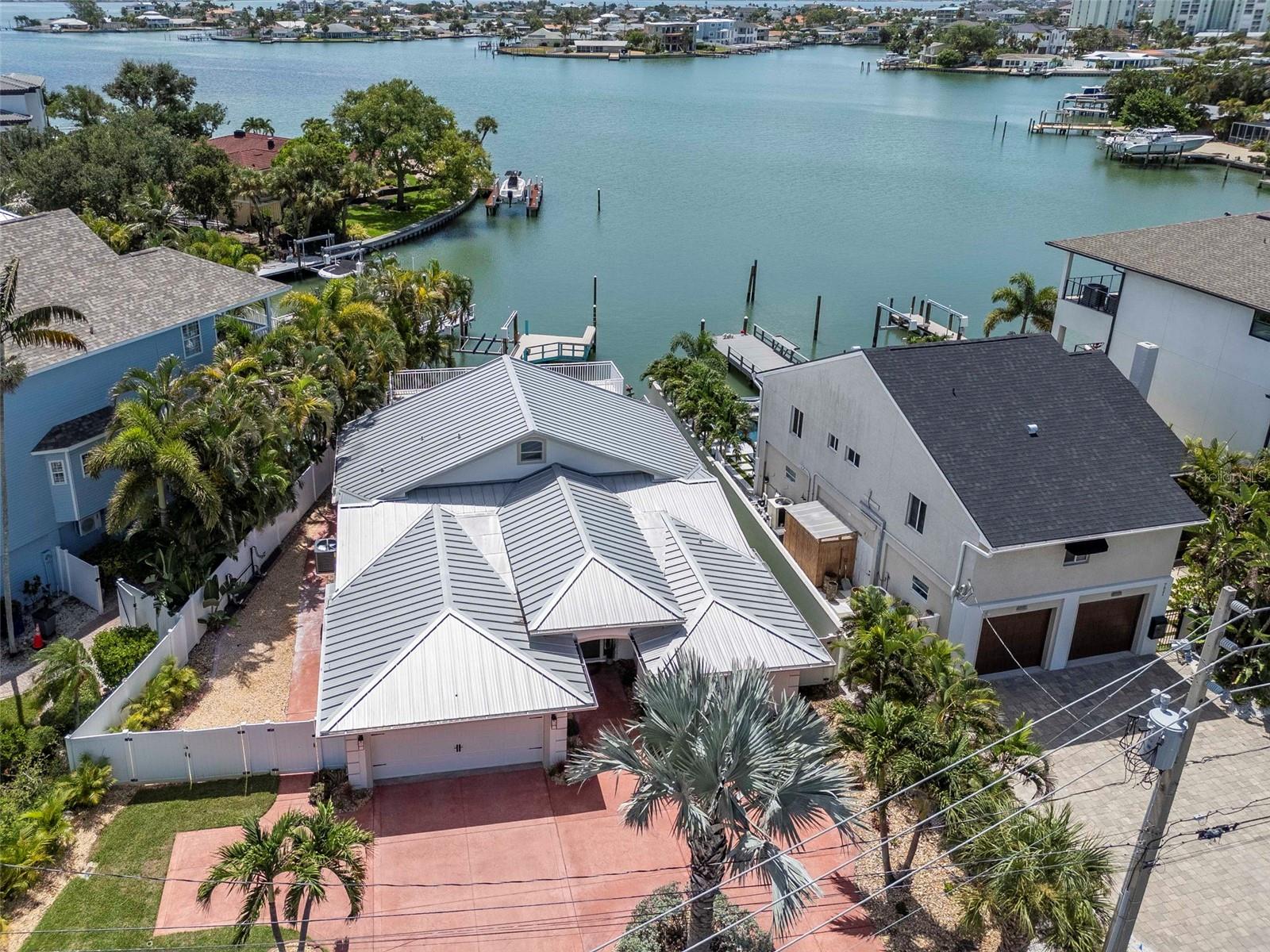 Single Family Residence in ST PETE BEACH, FL - Daniel Dourado