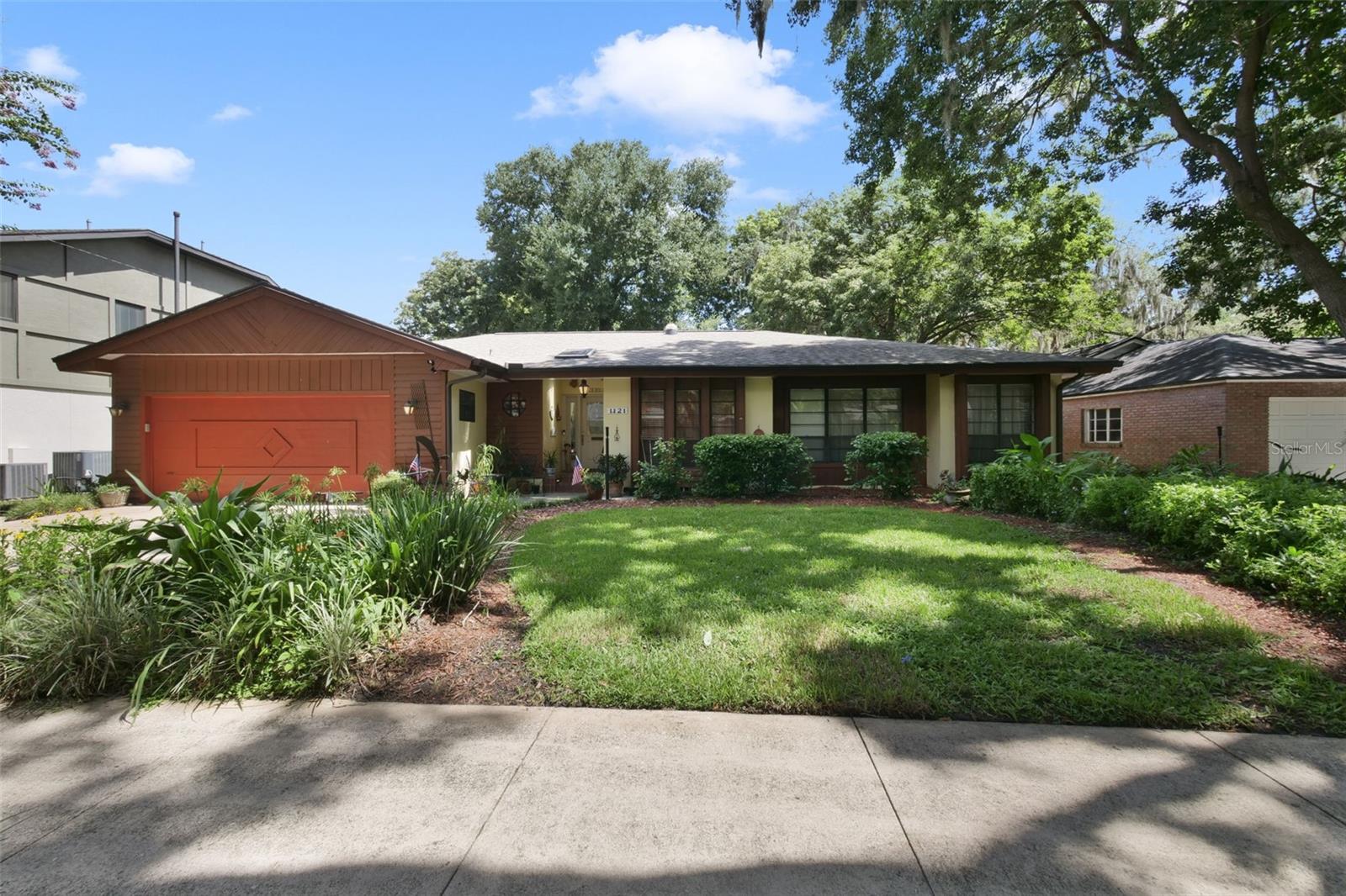 Single Family Residence in ORLANDO, FL - Daniel Dourado