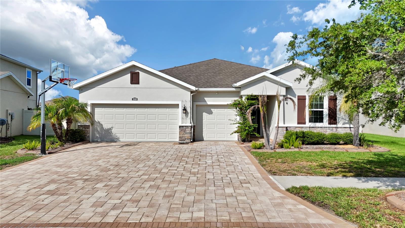 Single Family Residence in WESLEY CHAPEL, FL - Daniel Dourado