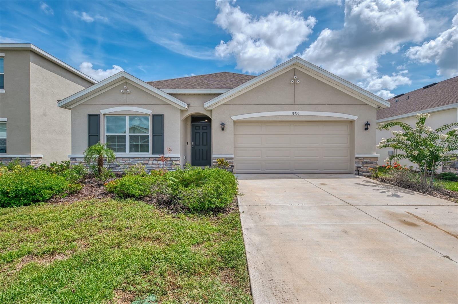 Single Family Residence in BRADENTON, FL - Daniel Dourado