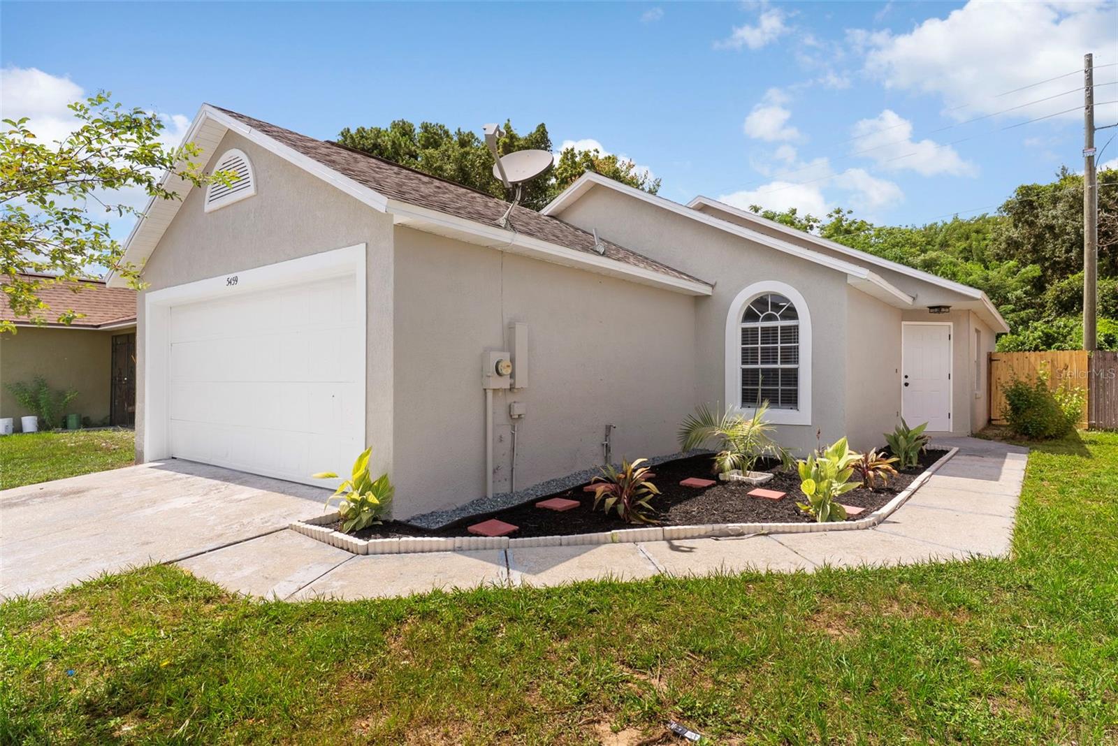 Single Family Residence in ORLANDO, FL - Daniel Dourado