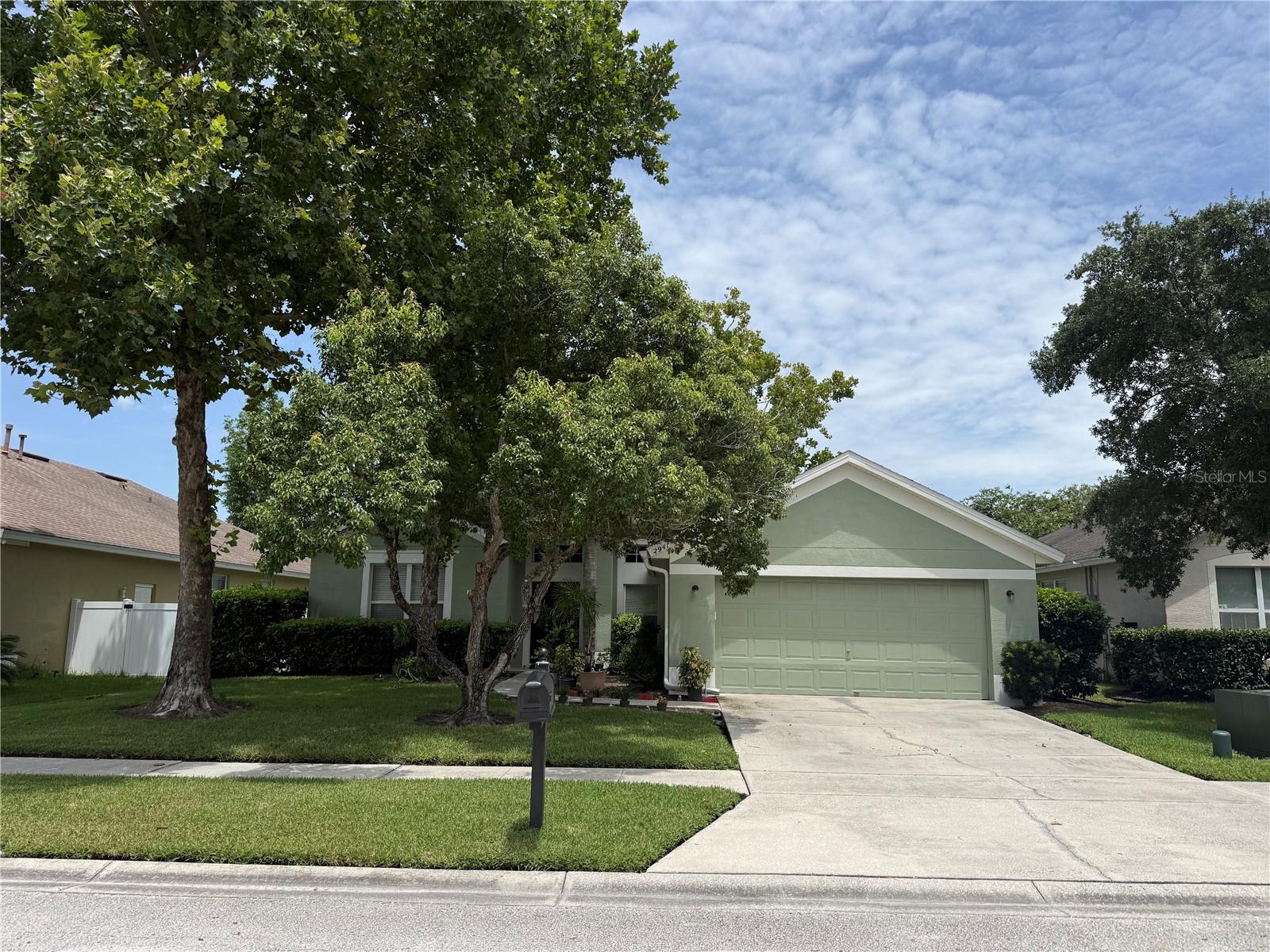 Single Family Residence in OVIEDO, FL - Daniel Dourado