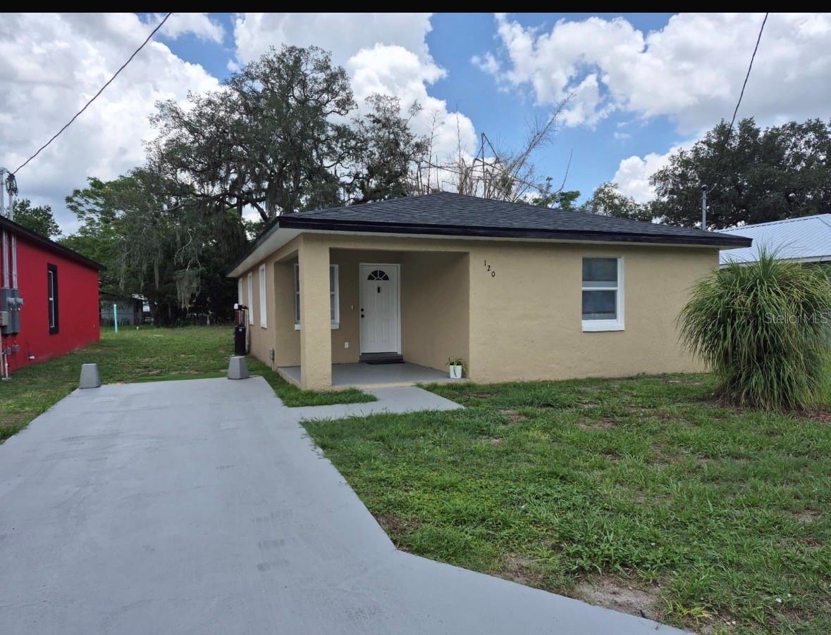 Single Family Residence in LAKE WALES, FL - Daniel Dourado