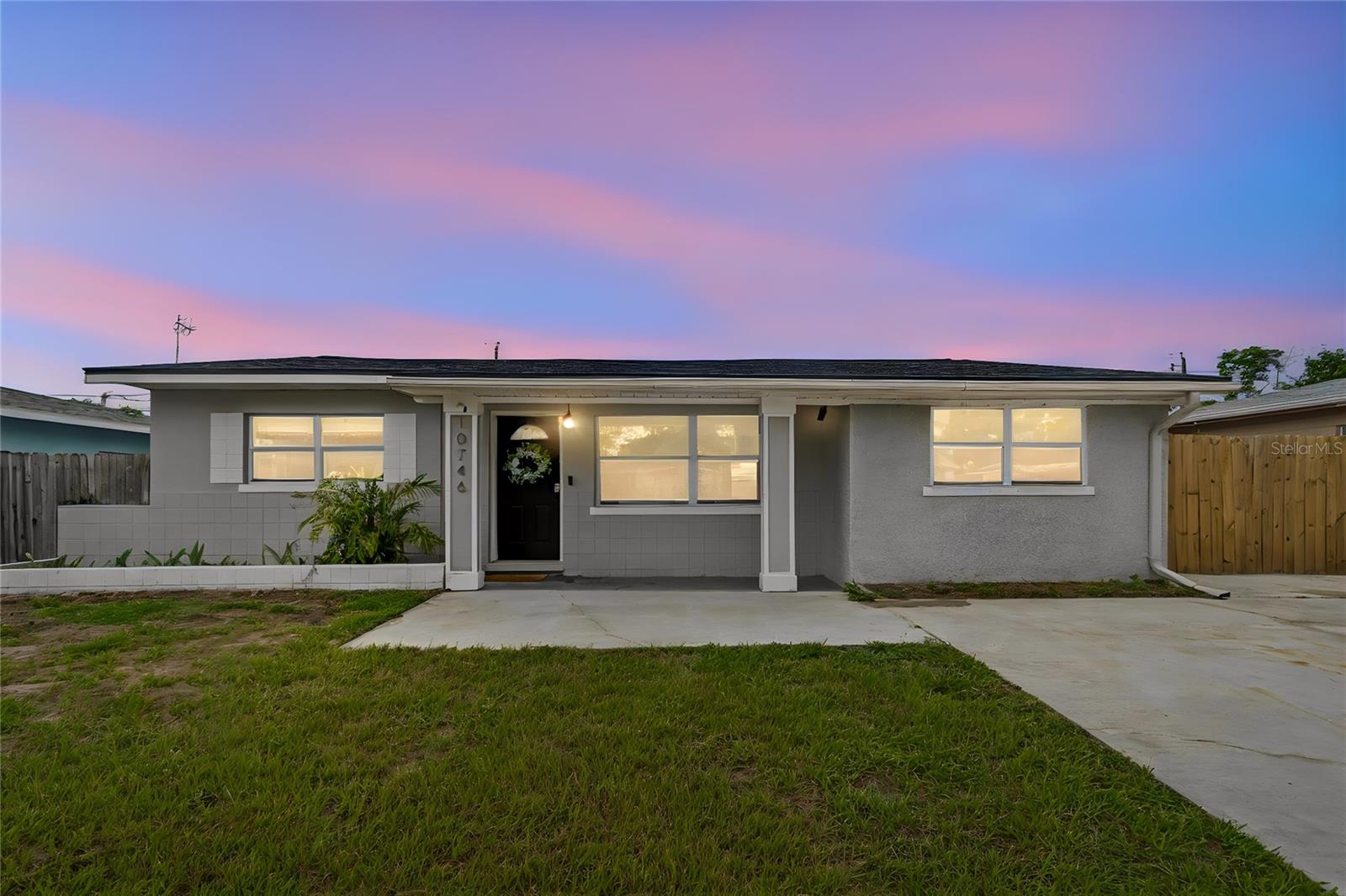 Single Family Residence in SEMINOLE, FL - Daniel Dourado