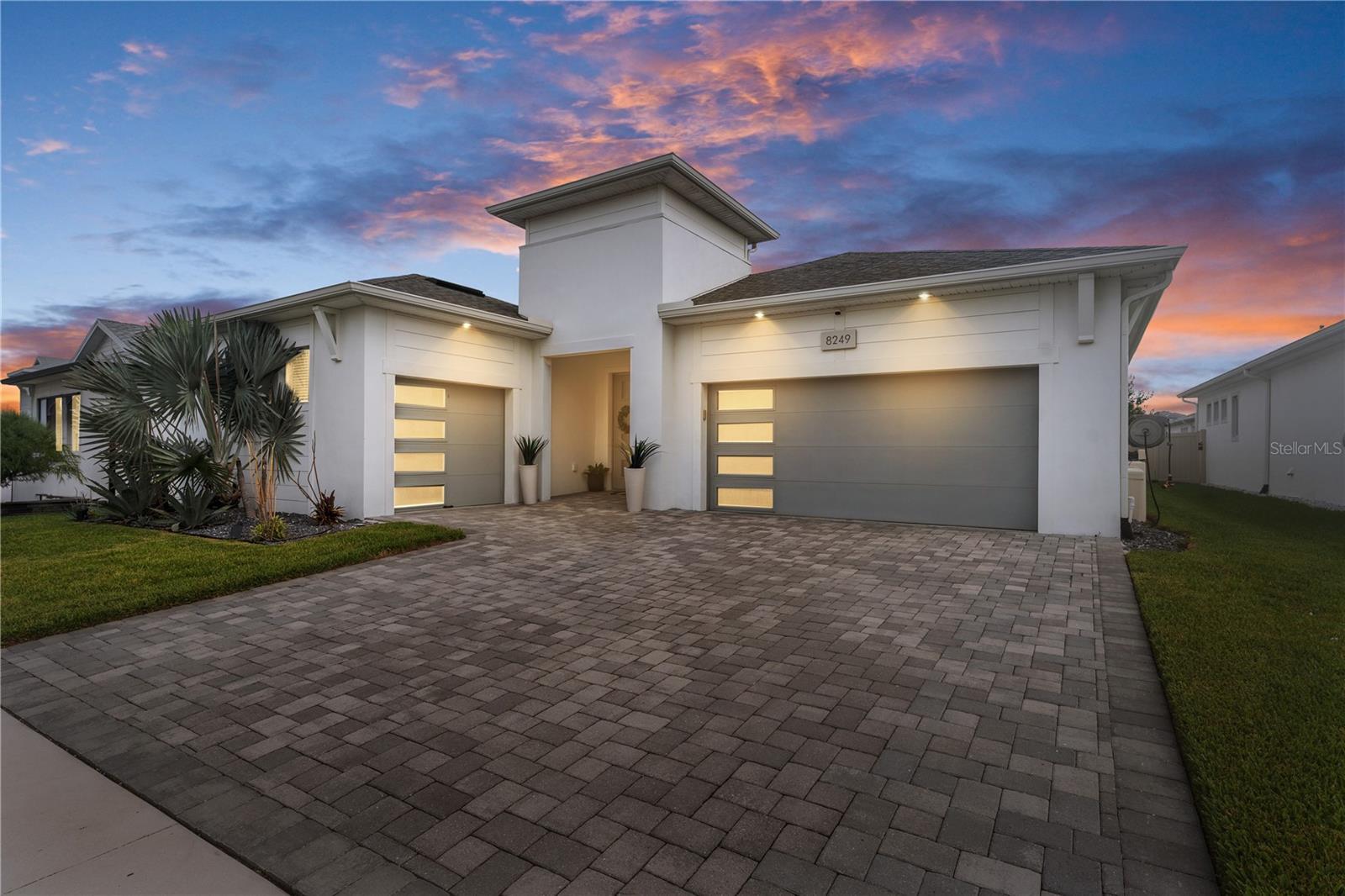 Single Family Residence in WESLEY CHAPEL, FL - Daniel Dourado