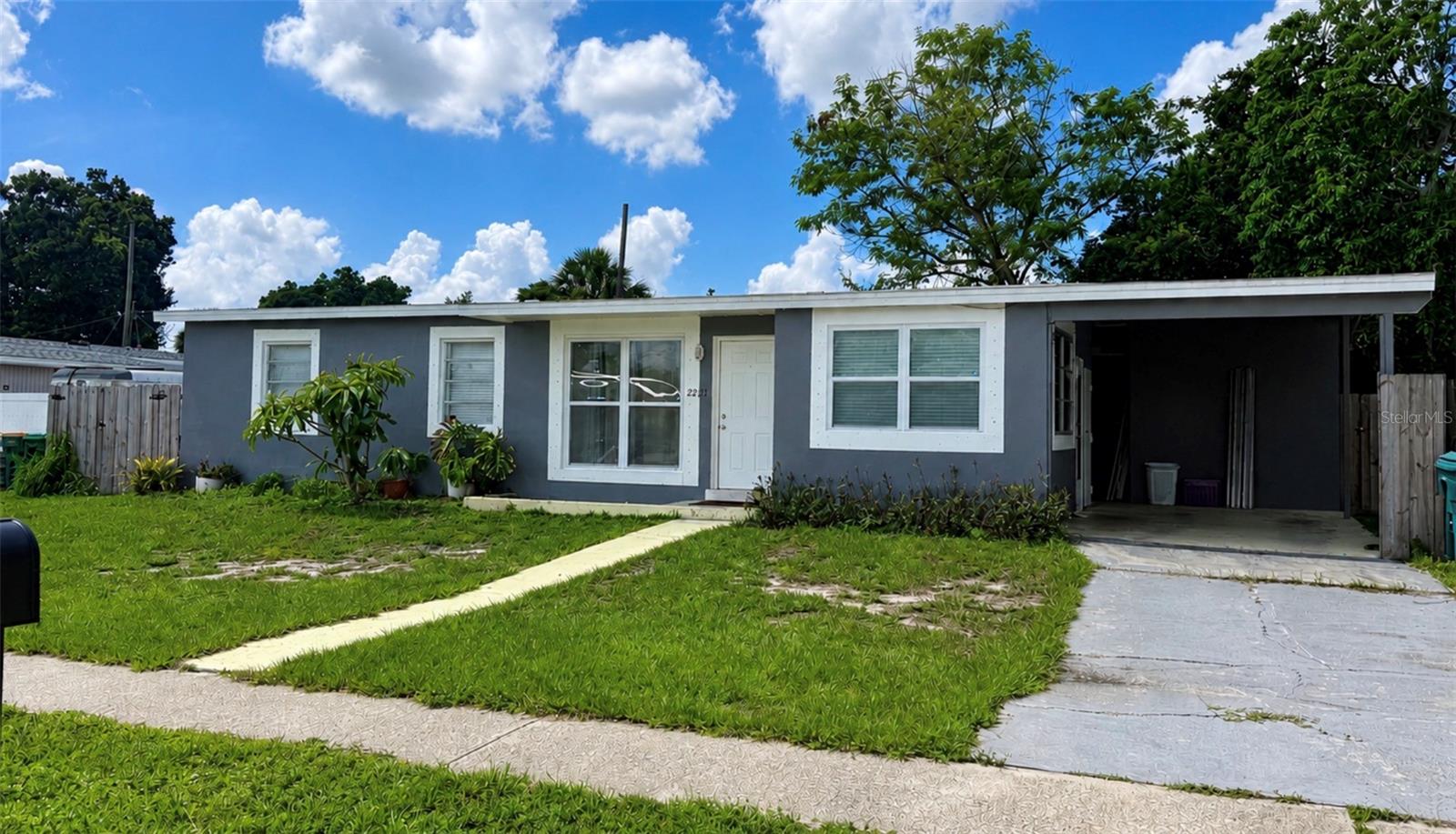 Single Family Residence em PORT CHARLOTTE, FL - Daniel Dourado