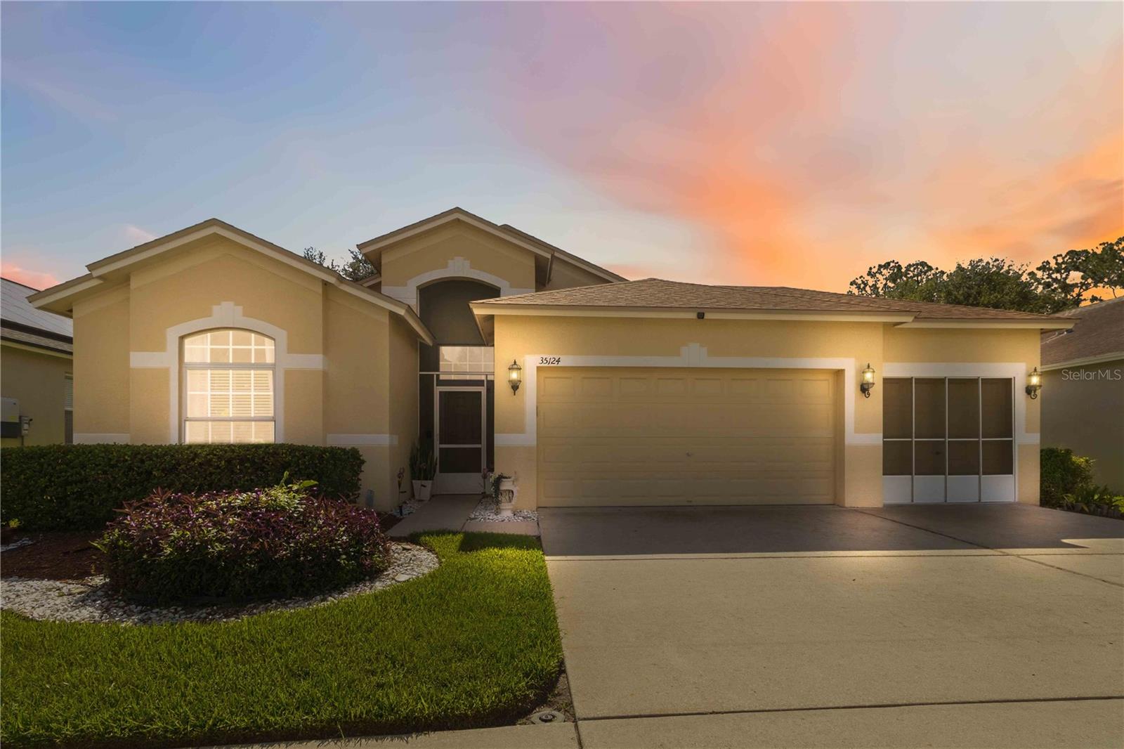 Single Family Residence em ZEPHYRHILLS, FL - Daniel Dourado