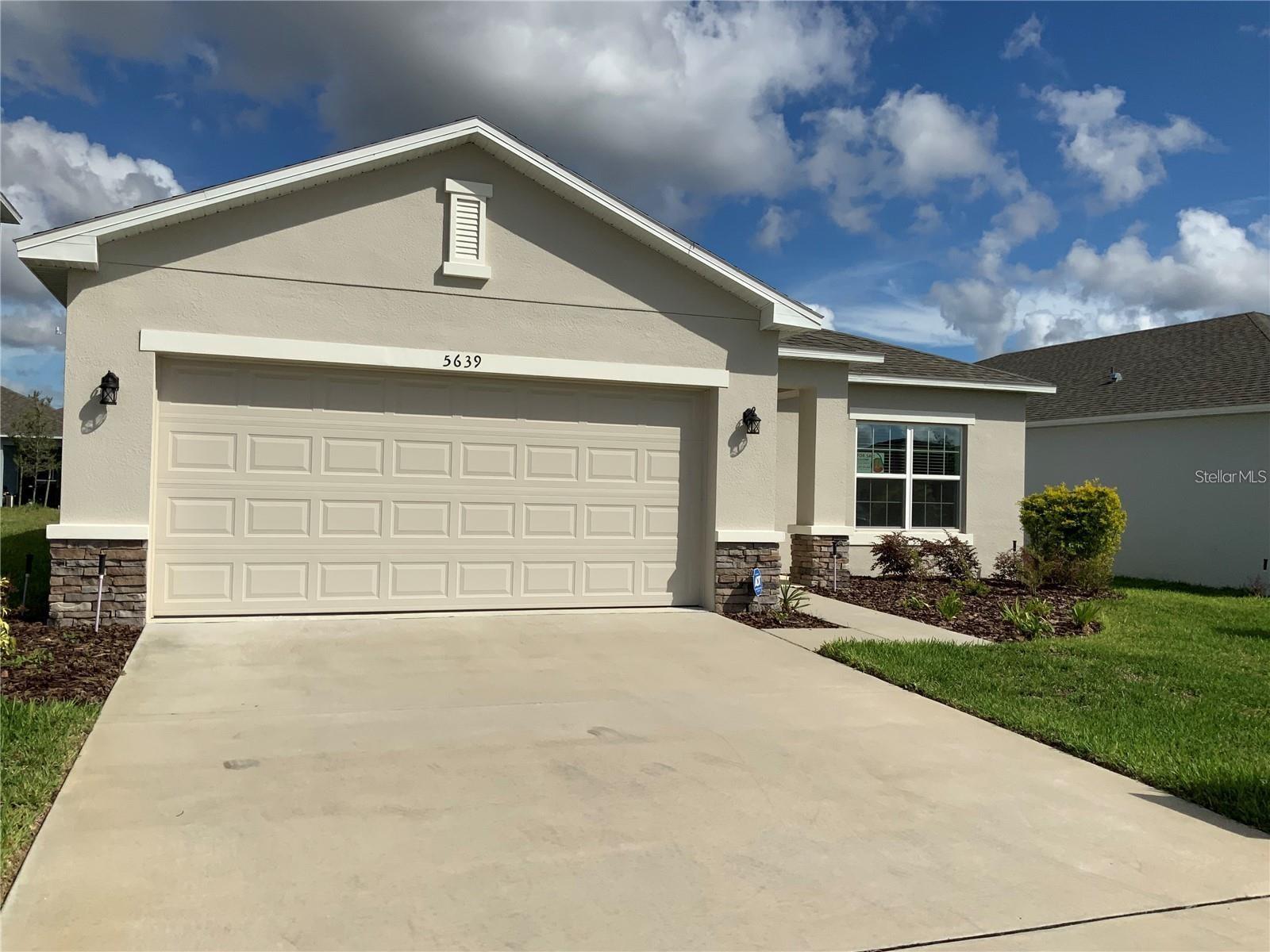 Single Family Residence in DAVENPORT, FL - Daniel Dourado