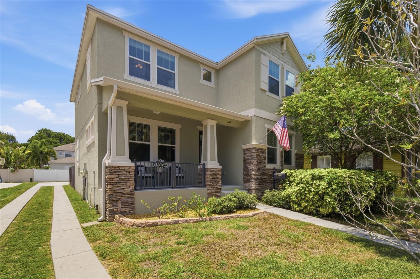 Single Family Residence in ST PETERSBURG, FL - Daniel Dourado