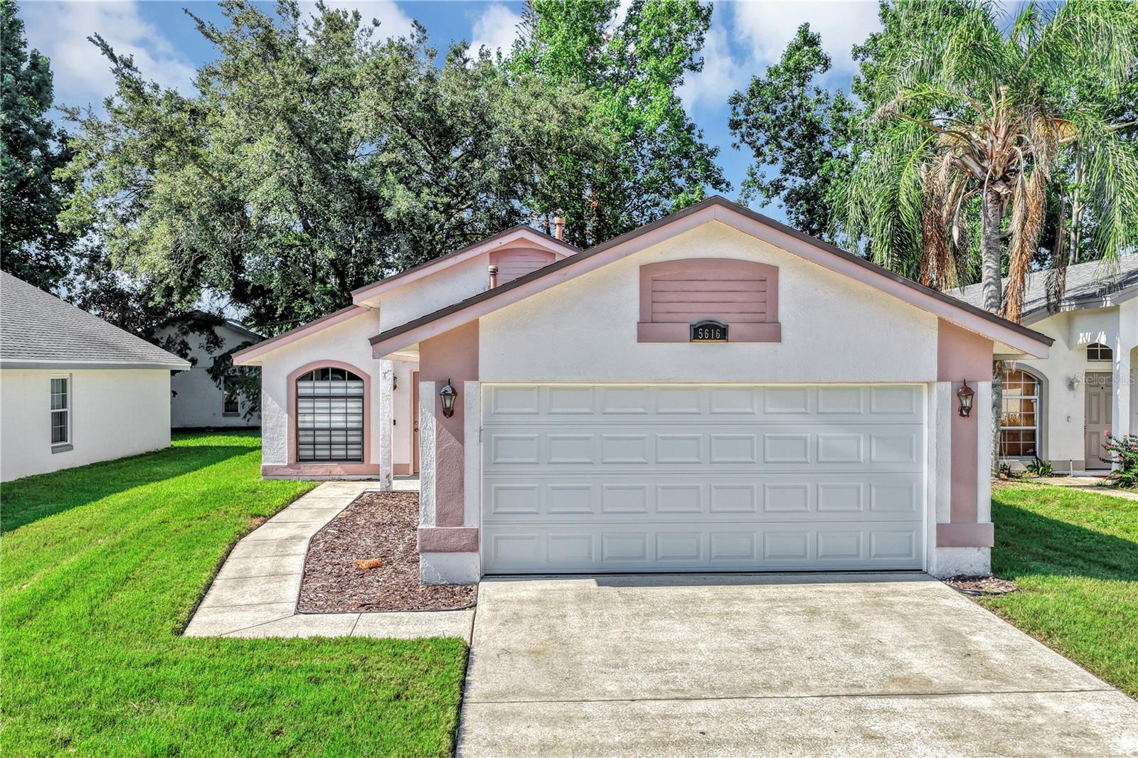 Single Family Residence in ORLANDO, FL - Daniel Dourado