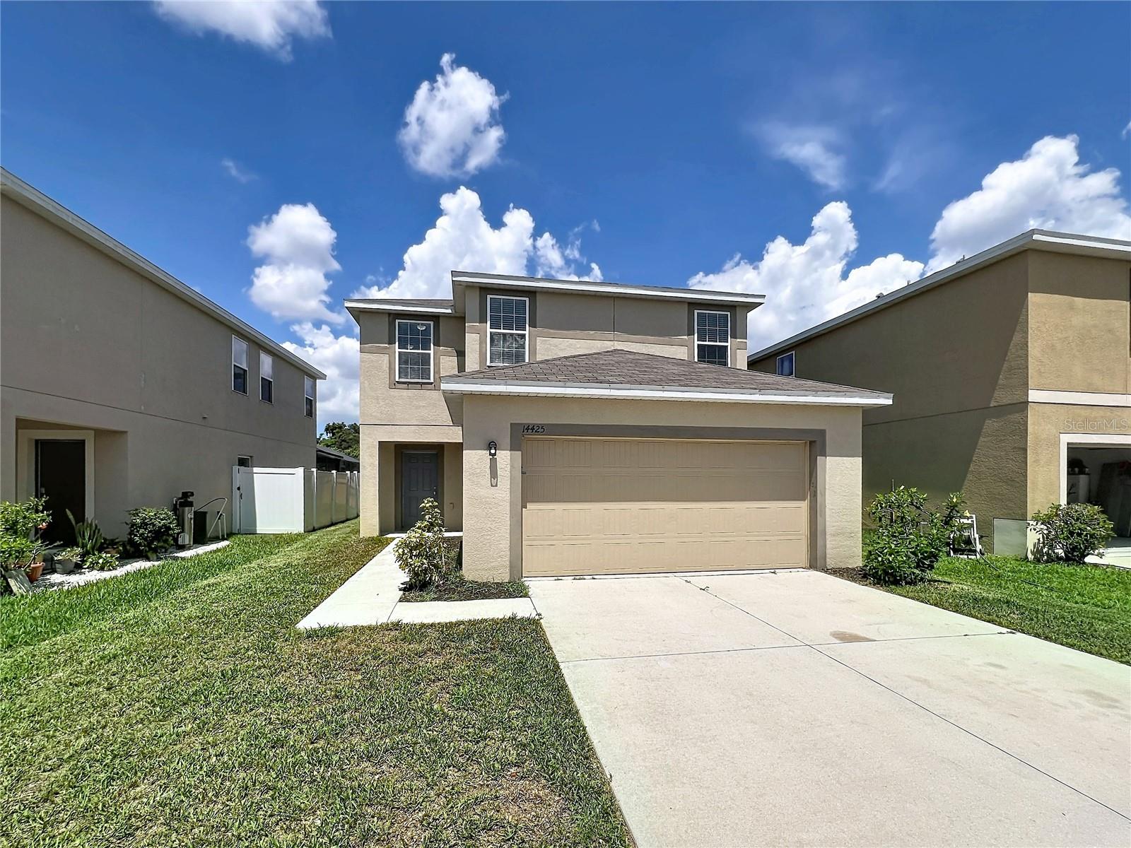 Single Family Residence in WIMAUMA, FL - Daniel Dourado