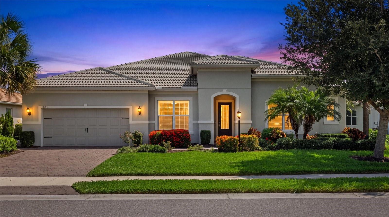Single Family Residence in BRADENTON, FL - Daniel Dourado