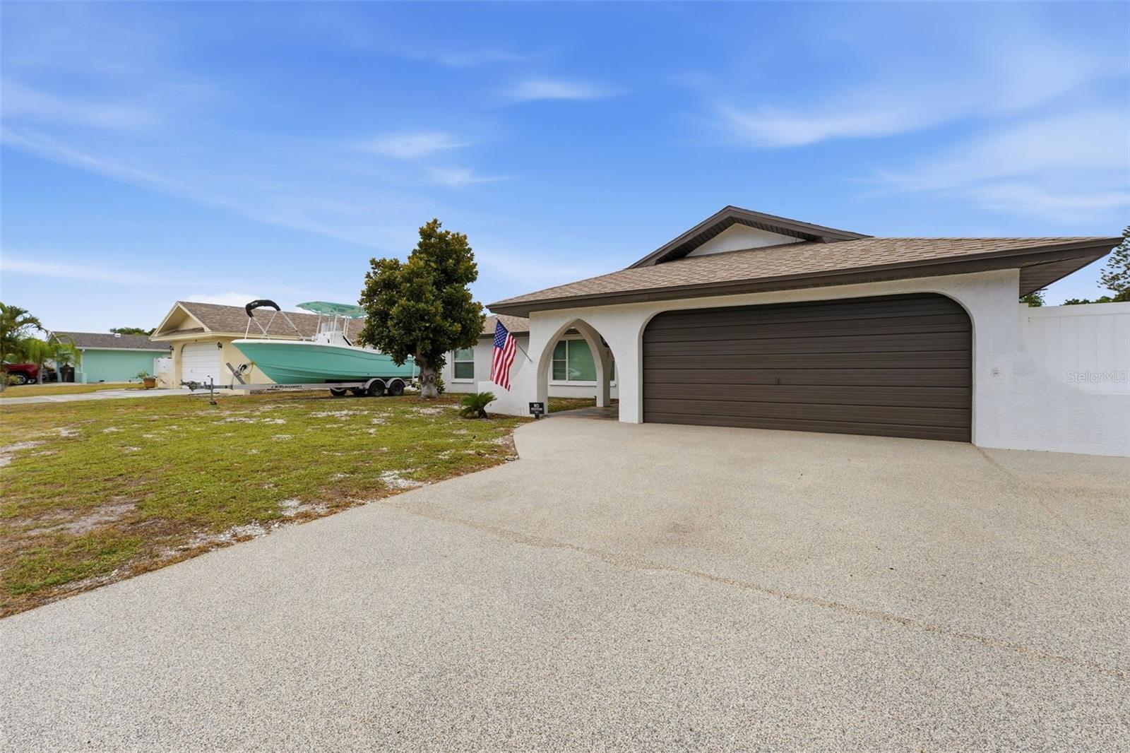 Single Family Residence in BRADENTON, FL - Daniel Dourado