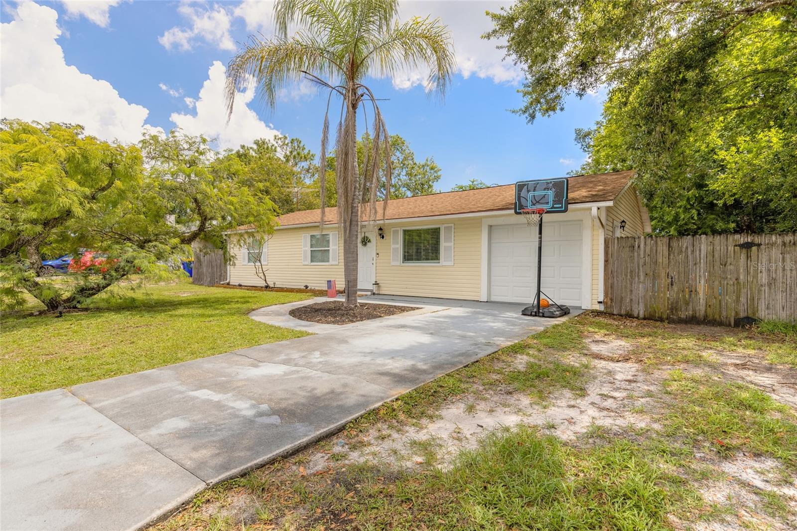 Single Family Residence em EDGEWATER, FL - Daniel Dourado