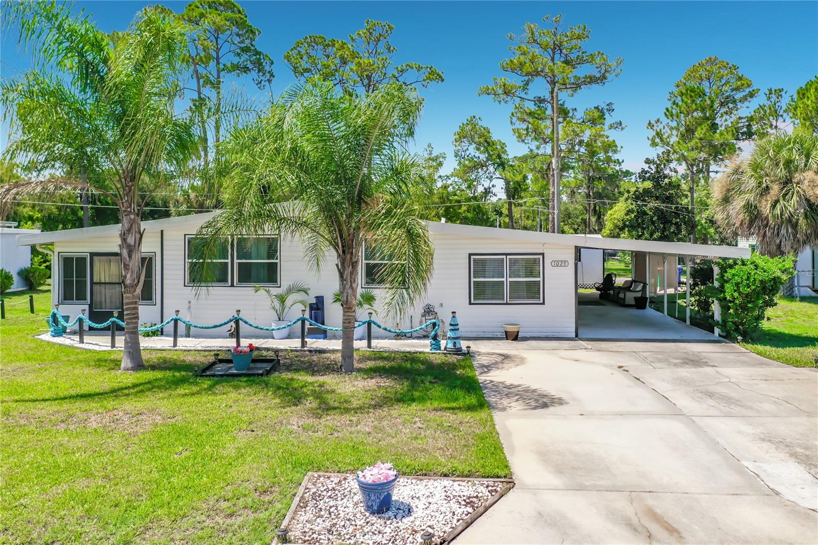 Single Family Residence in TAVARES, FL - Daniel Dourado