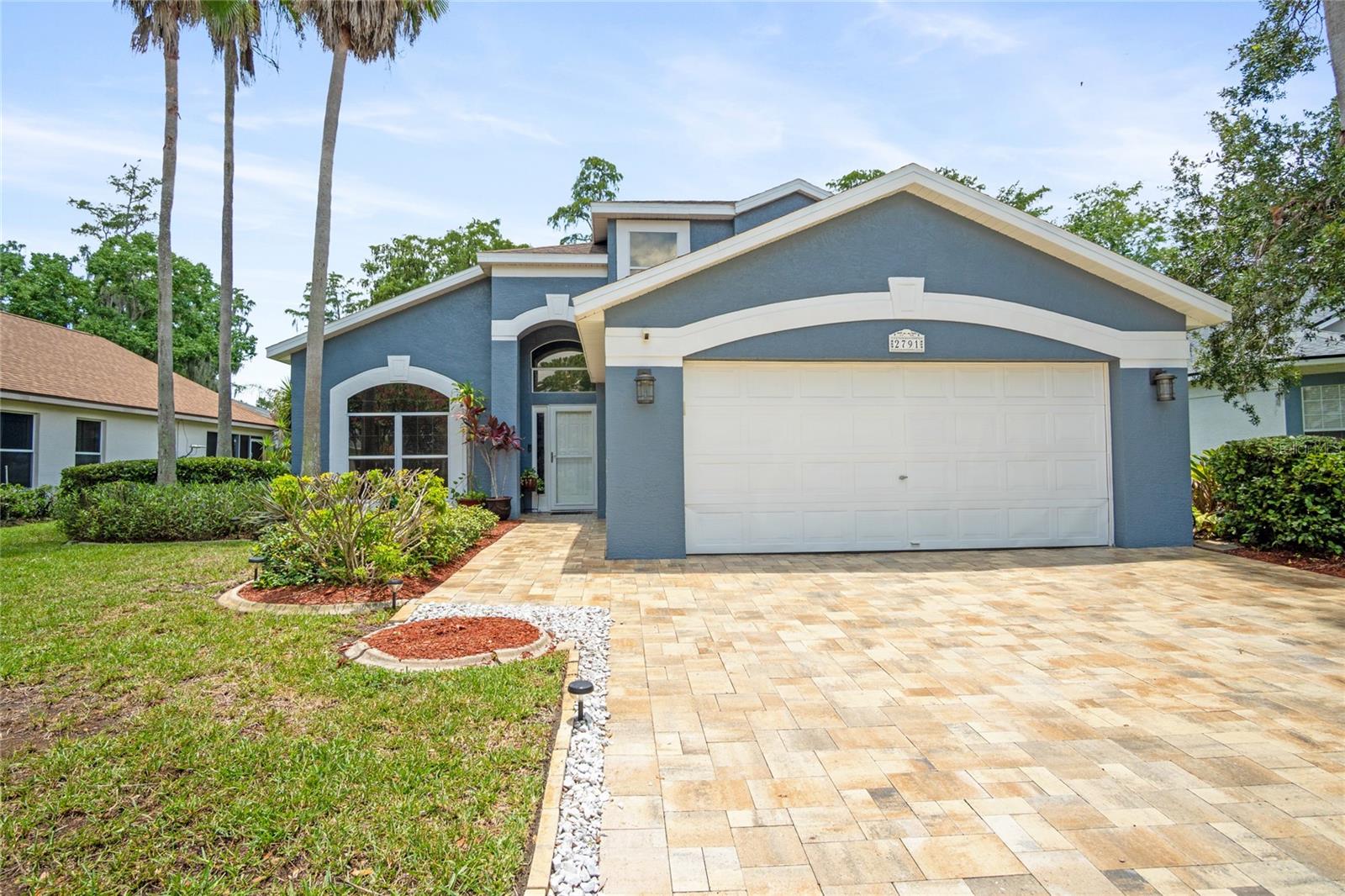 Single Family Residence in ORLANDO, FL - Daniel Dourado