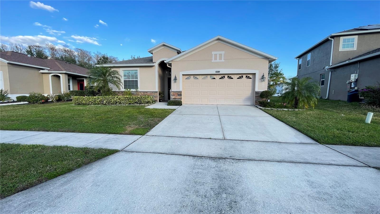 Single Family Residence in ORLANDO, FL - Daniel Dourado