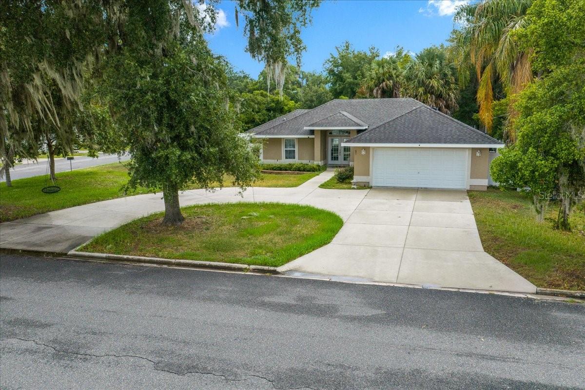 Single Family Residence em UMATILLA, FL - Daniel Dourado