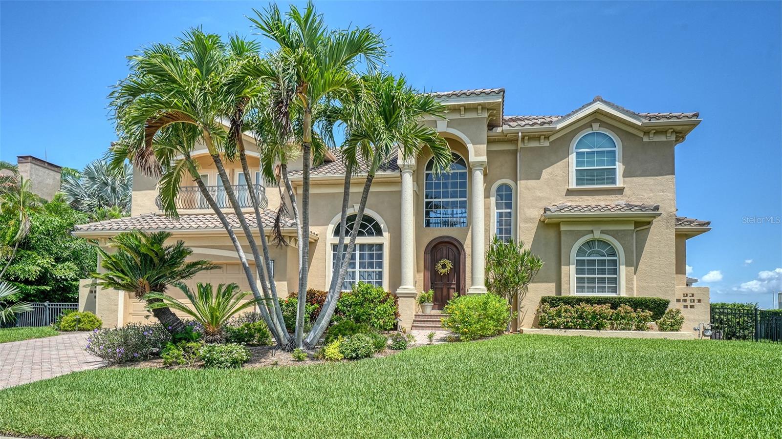 Single Family Residence in LONGBOAT KEY, FL - Daniel Dourado