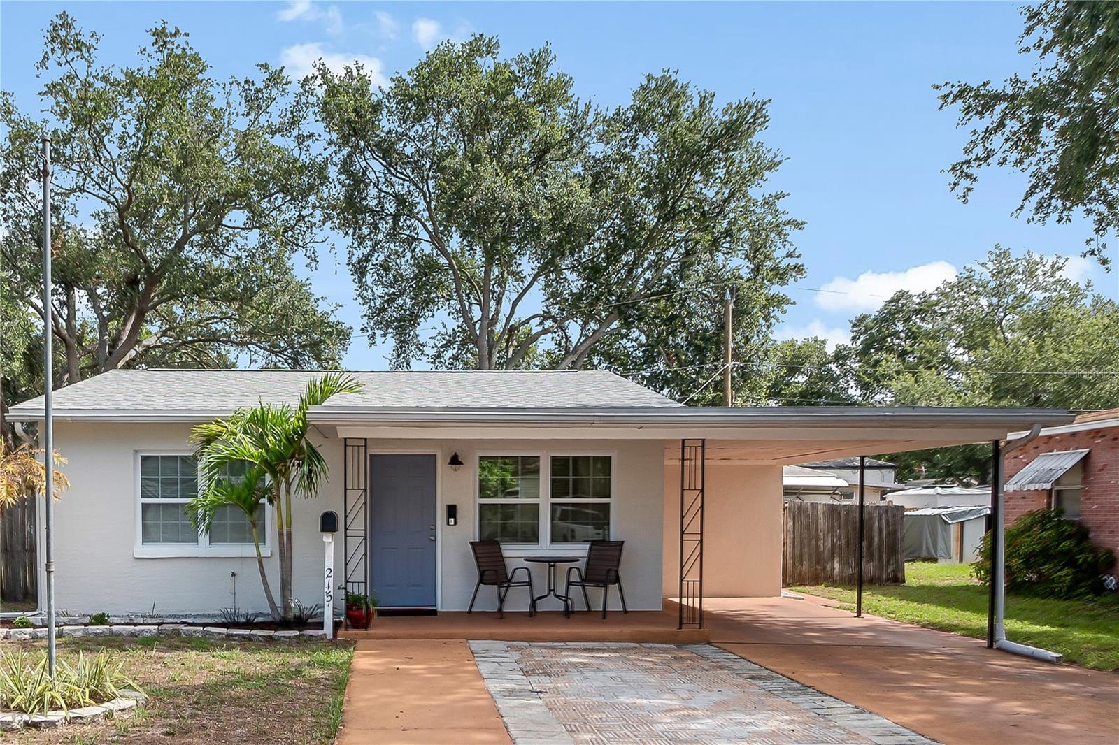 Single Family Residence in ST PETERSBURG, FL - Daniel Dourado