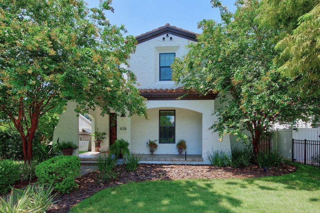 Single Family Residence in ST PETERSBURG, FL - Daniel Dourado