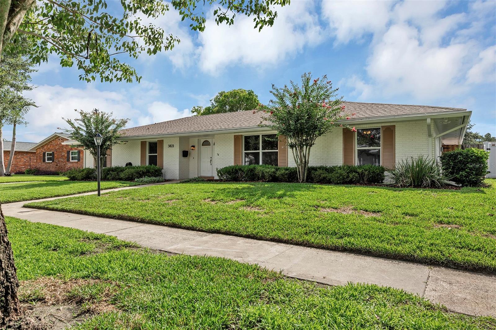 Single Family Residence in ORLANDO, FL - Daniel Dourado