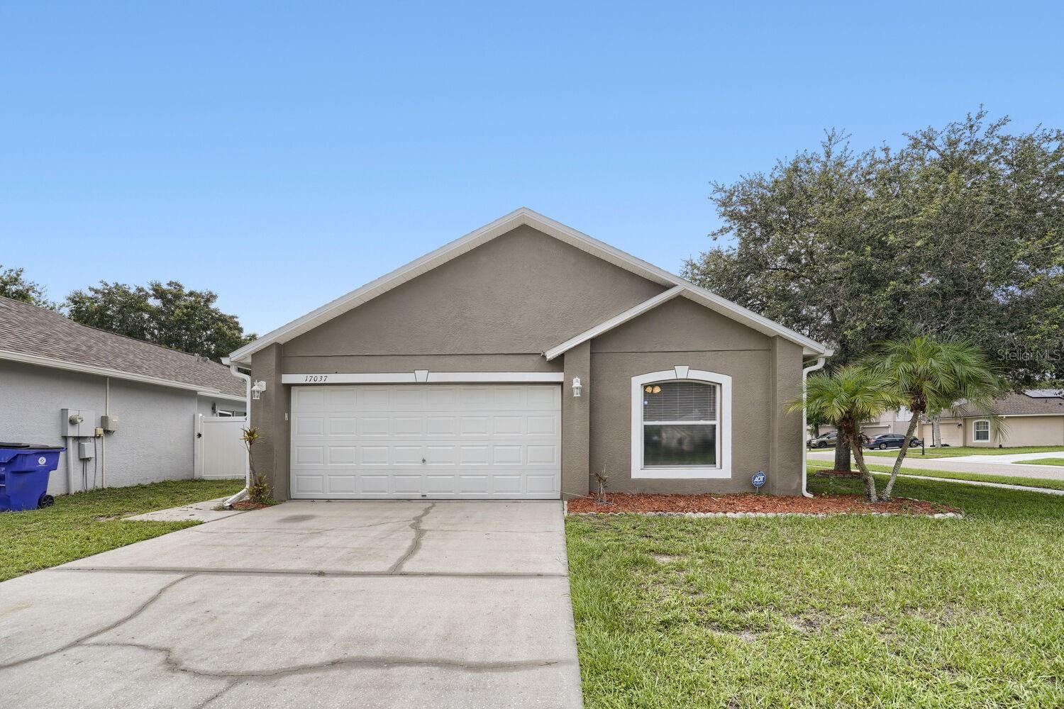 Single Family Residence in LAND O LAKES, FL - Daniel Dourado
