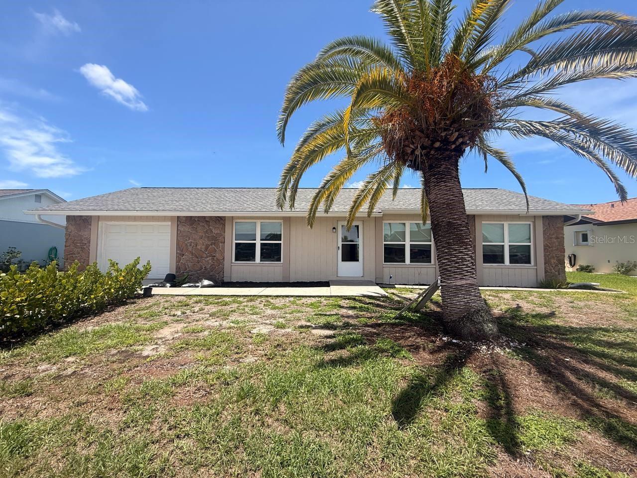 Single Family Residence em PORT CHARLOTTE, FL - Daniel Dourado