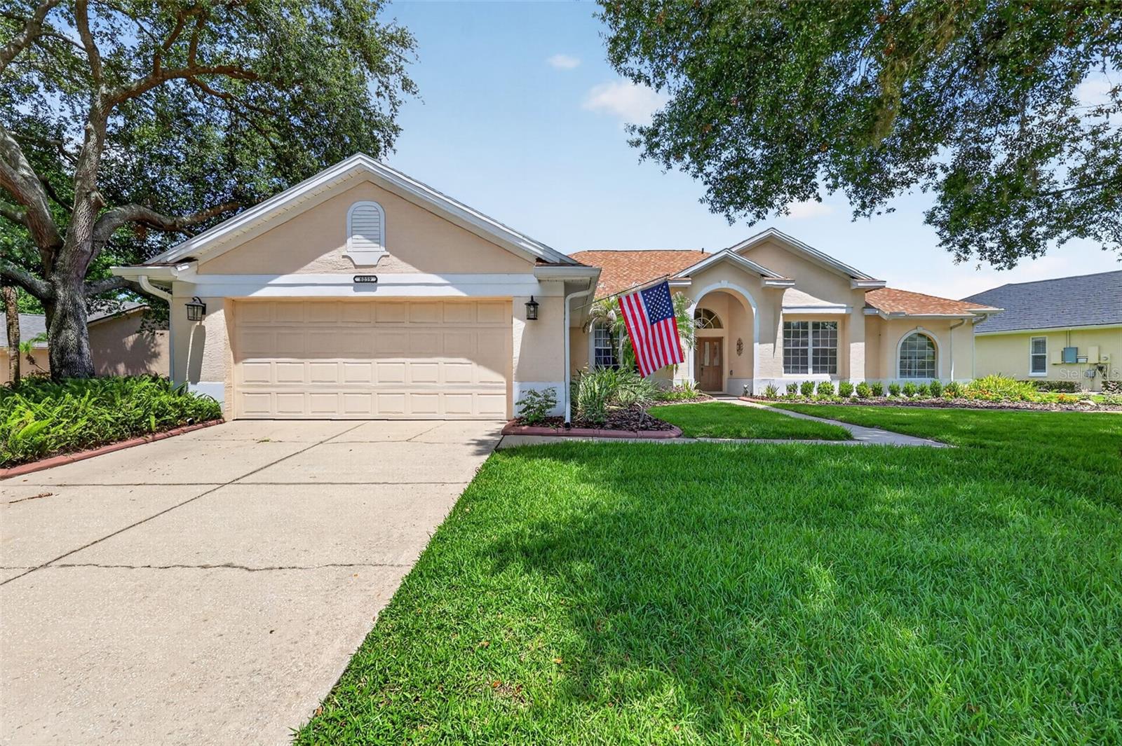 Single Family Residence in MOUNT DORA, FL - Daniel Dourado