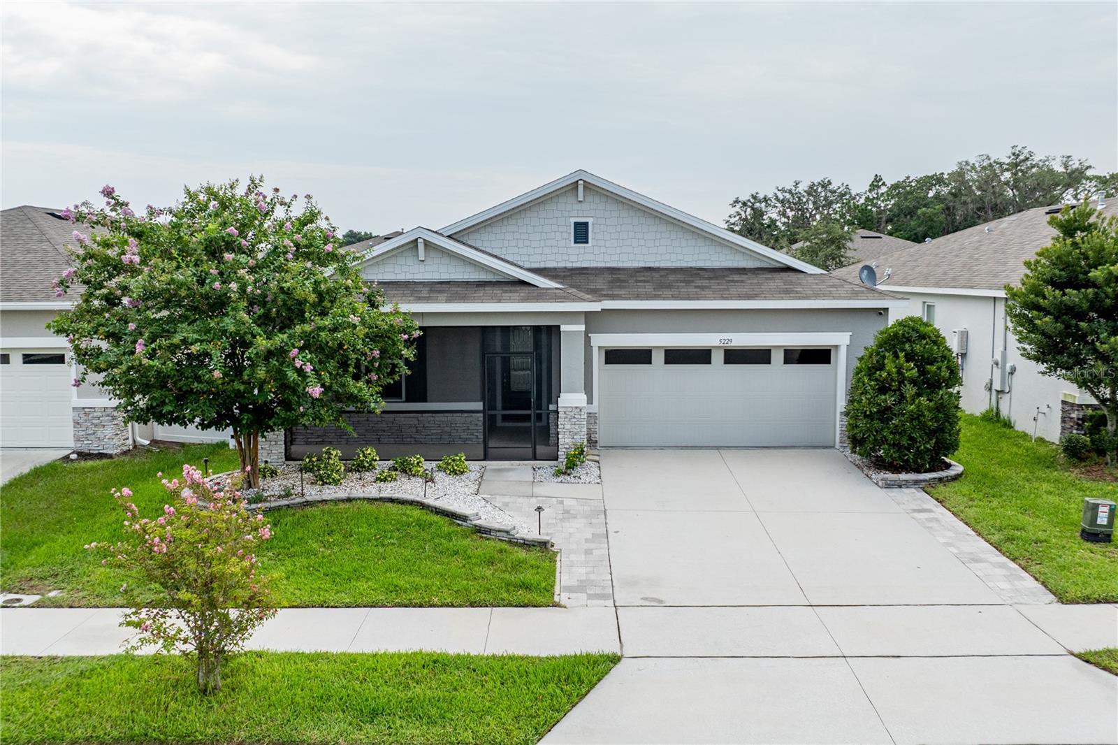 Single Family Residence in OKAHUMPKA, FL - Daniel Dourado