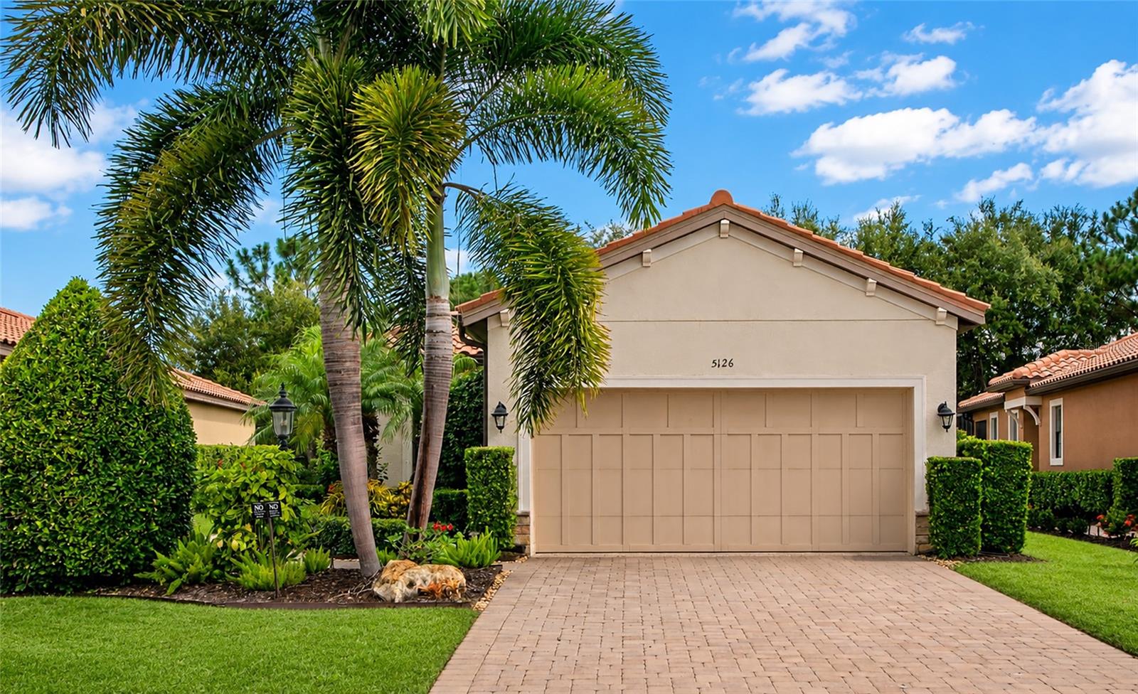 Single Family Residence in BRADENTON, FL - Daniel Dourado