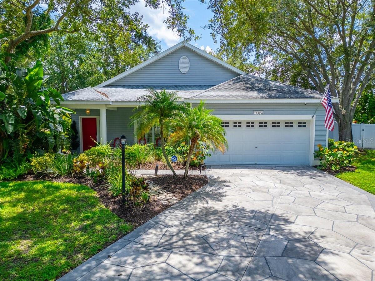Single Family Residence in BRADENTON, FL - Daniel Dourado