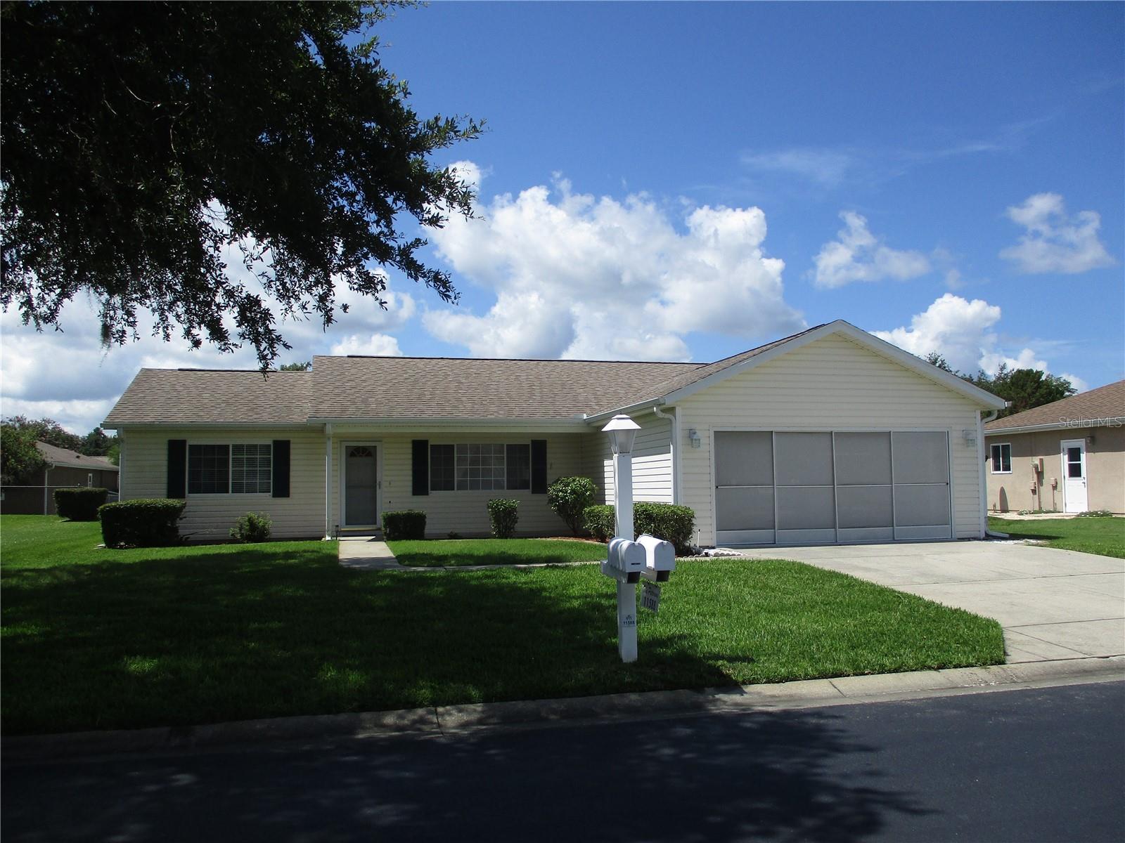 Single Family Residence in DUNNELLON, FL - Daniel Dourado