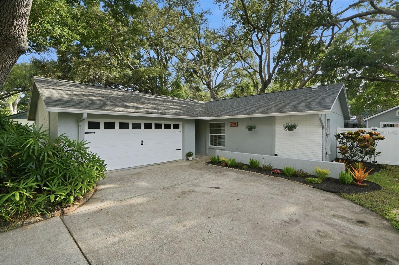 Single Family Residence em PALM HARBOR, FL - Daniel Dourado