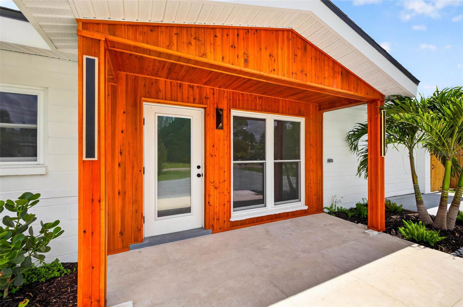 Single Family Residence in ST PETERSBURG, FL - Daniel Dourado