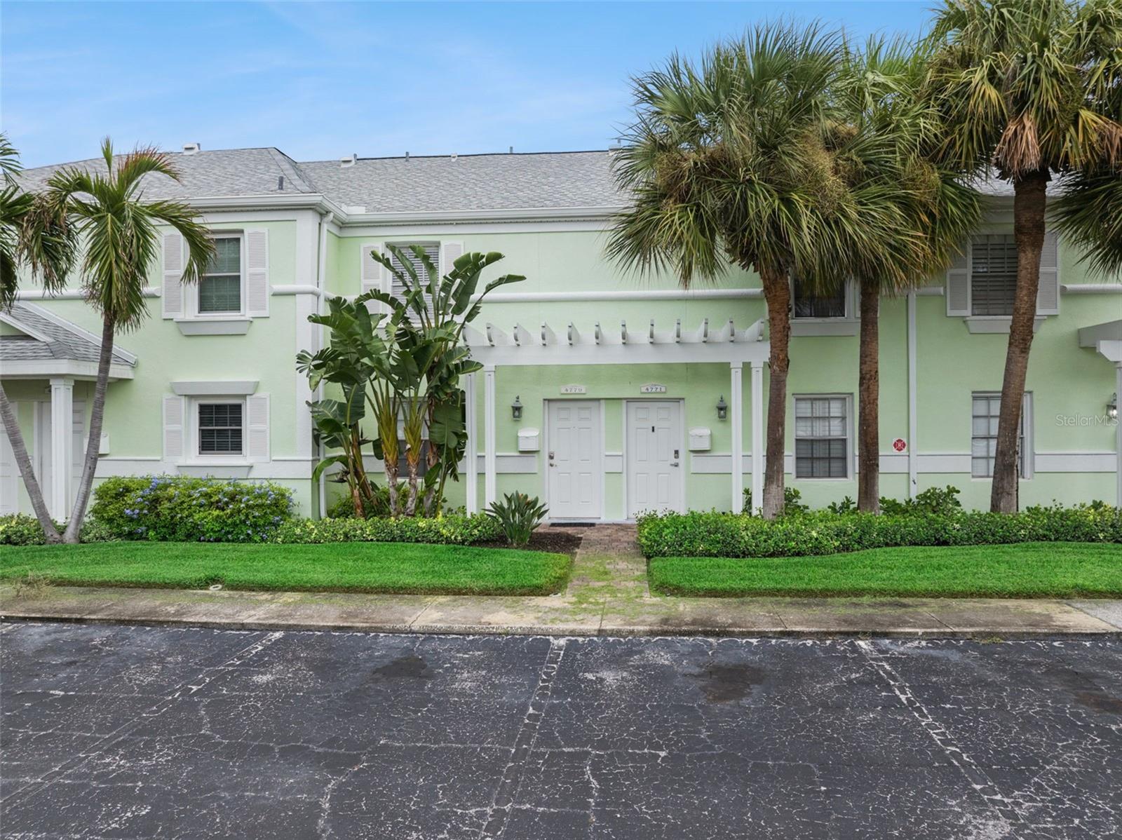 Condominium in ST PETERSBURG, FL - Daniel Dourado