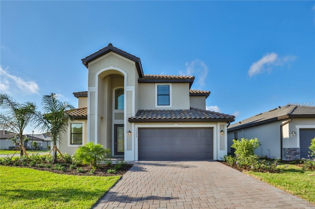 Single Family Residence in BRADENTON, FL - Daniel Dourado