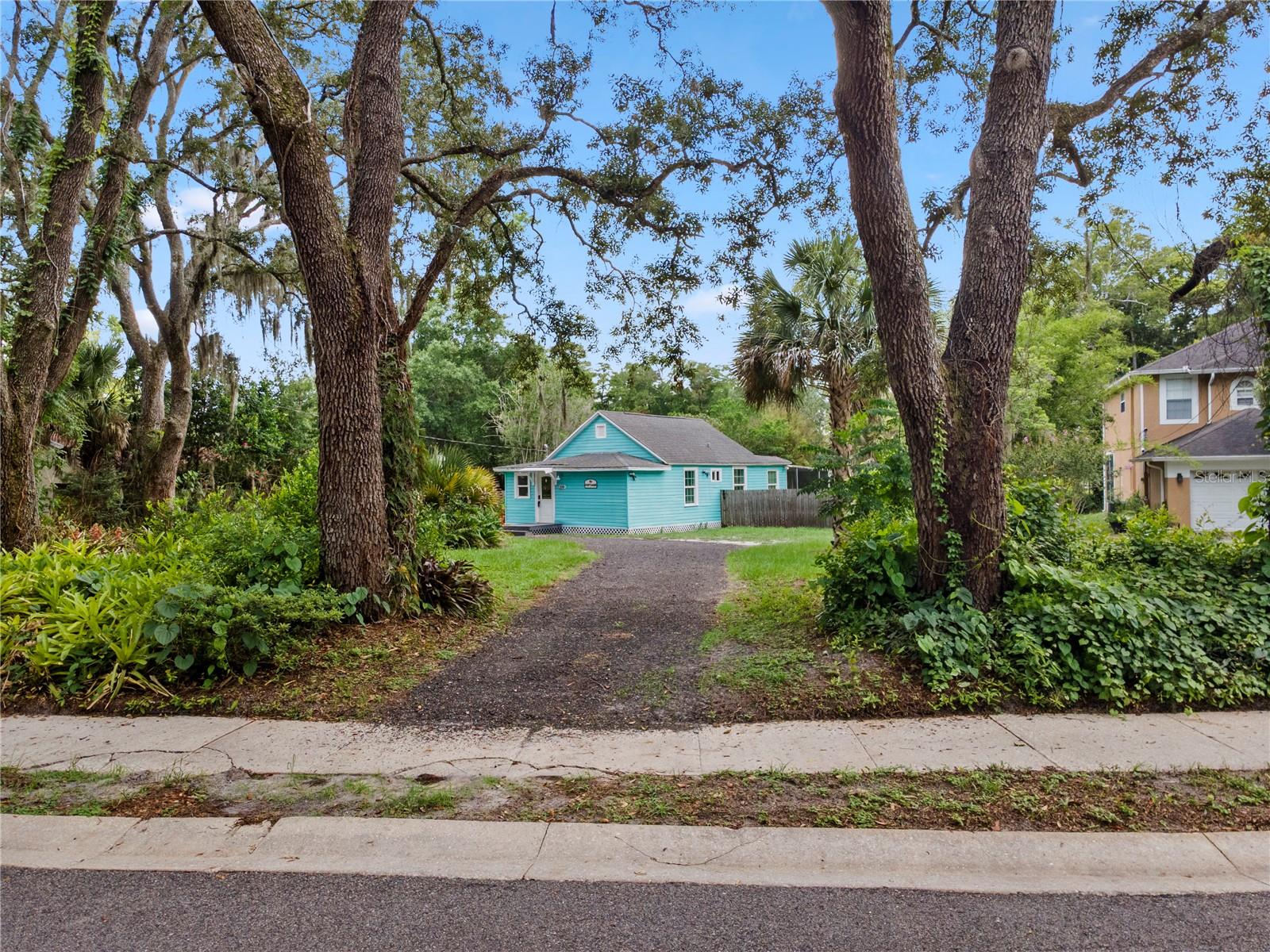 Single Family Residence in CASSELBERRY, FL - Daniel Dourado