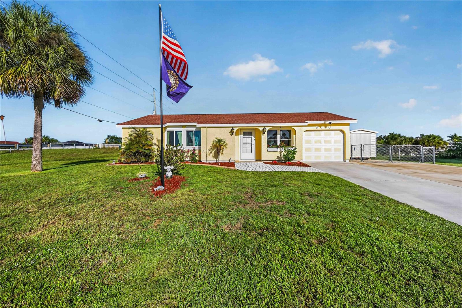 Single Family Residence em PORT CHARLOTTE, FL - Daniel Dourado