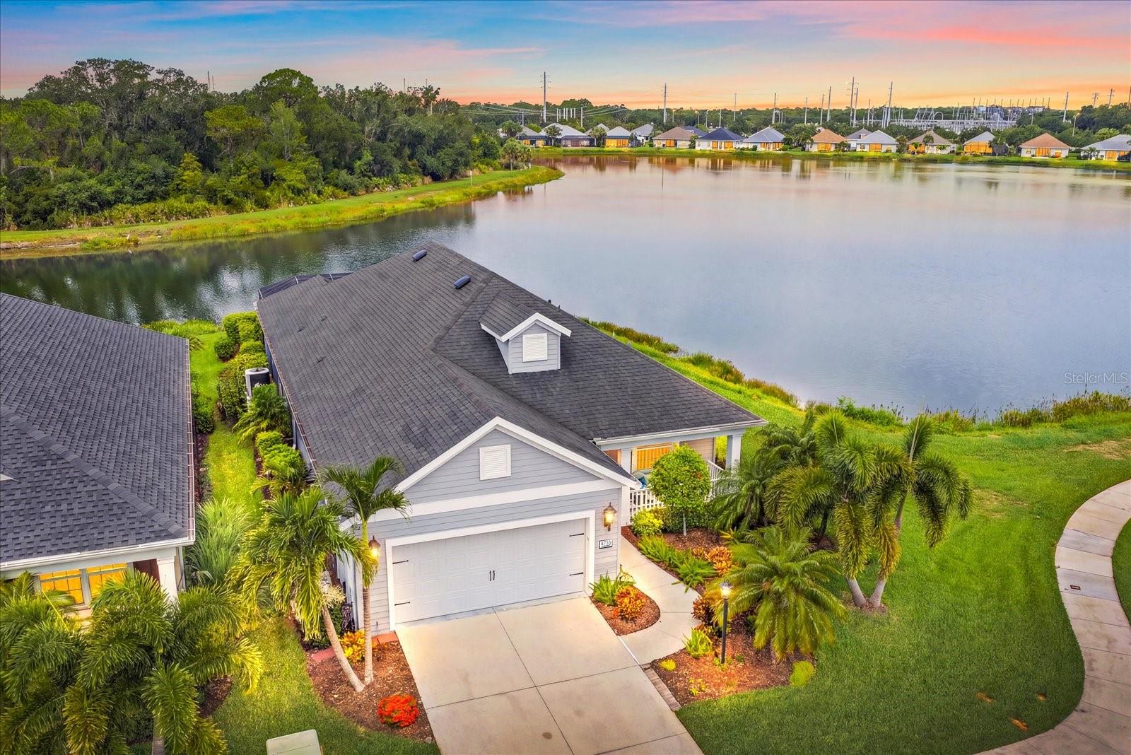 Single Family Residence in BRADENTON, FL - Daniel Dourado