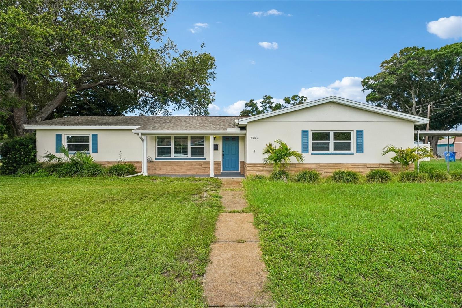 Single Family Residence in ST PETERSBURG, FL - Daniel Dourado