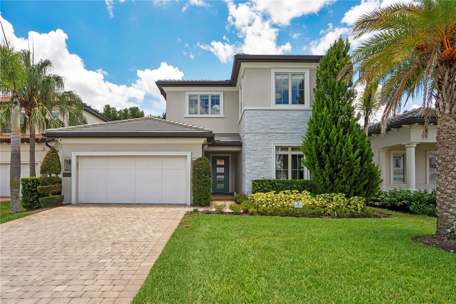 Single Family Residence in ORLANDO, FL - Daniel Dourado