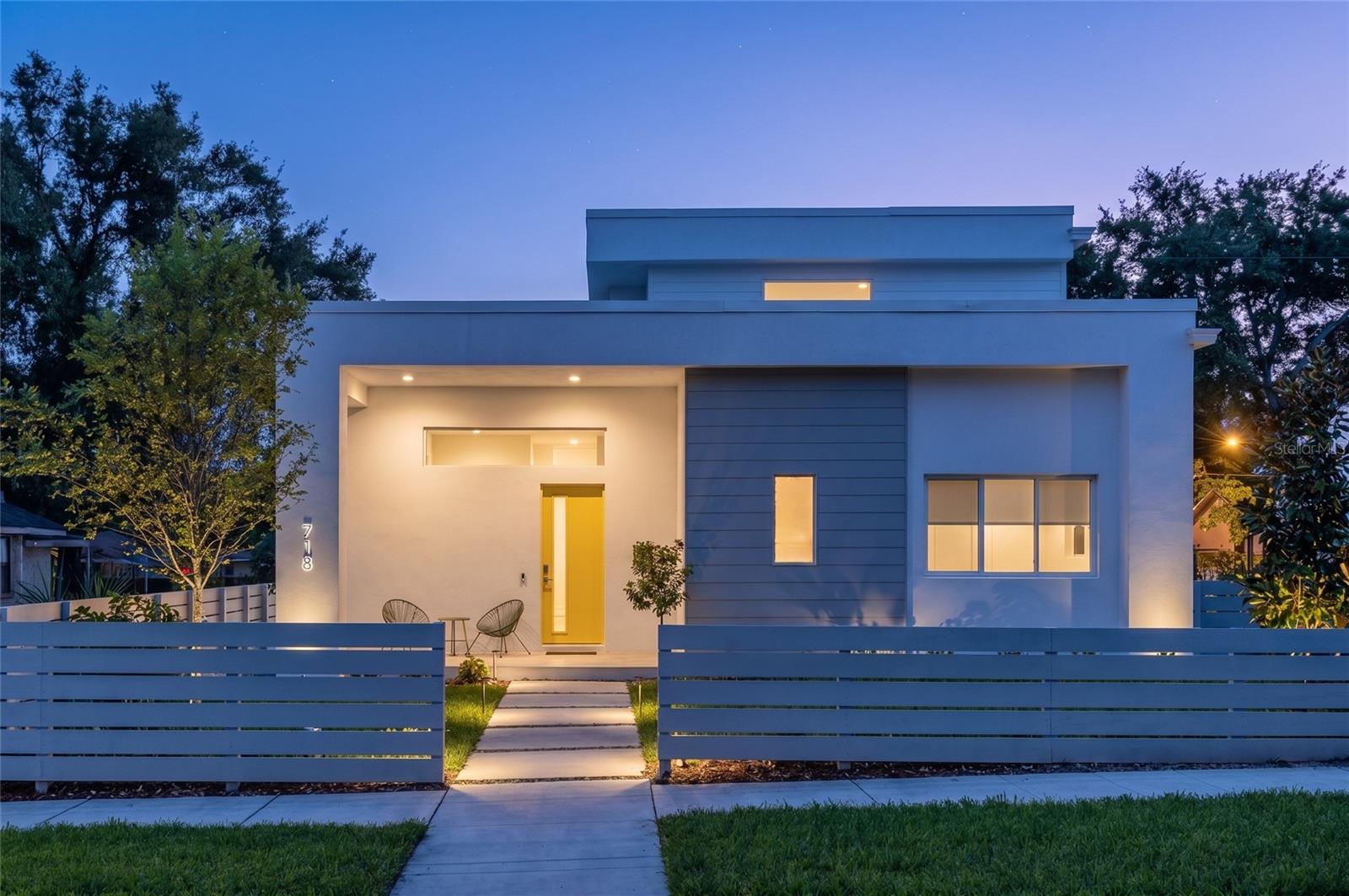 Single Family Residence in ST PETERSBURG, FL - Daniel Dourado