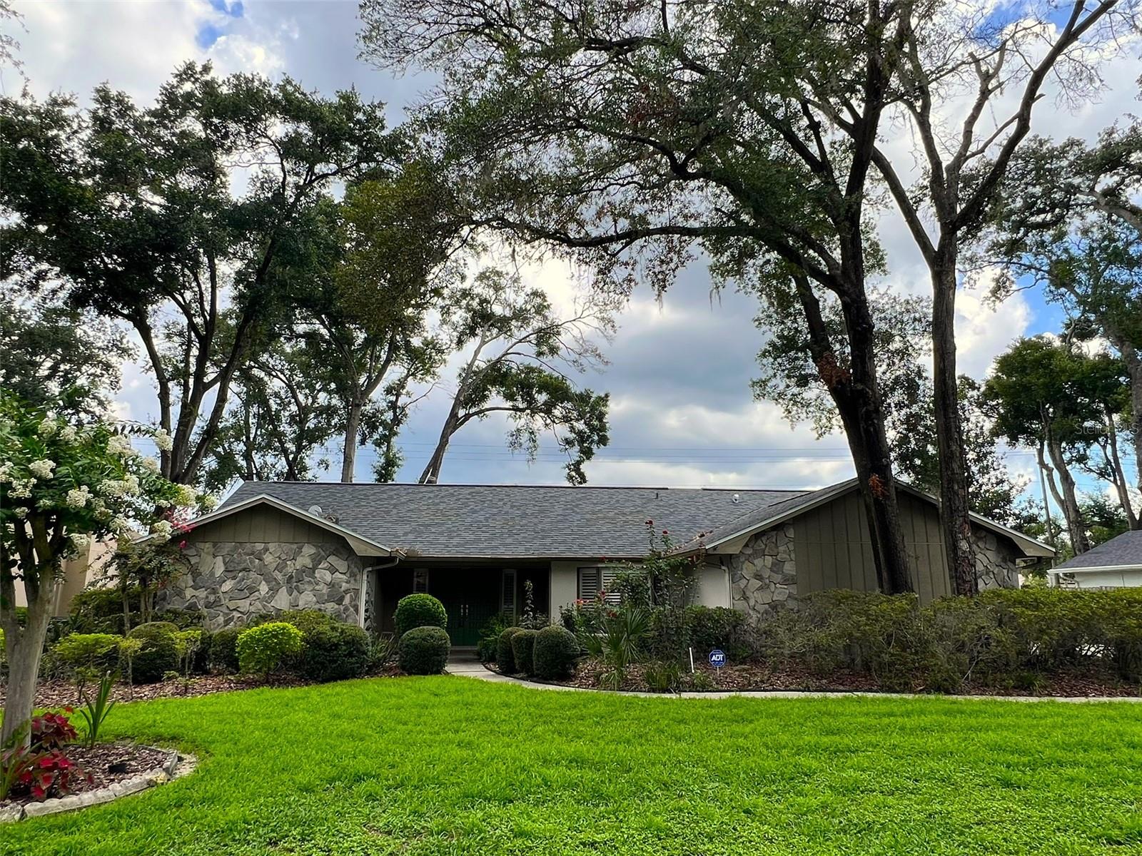 Single Family Residence em TEMPLE TERRACE, FL - Daniel Dourado
