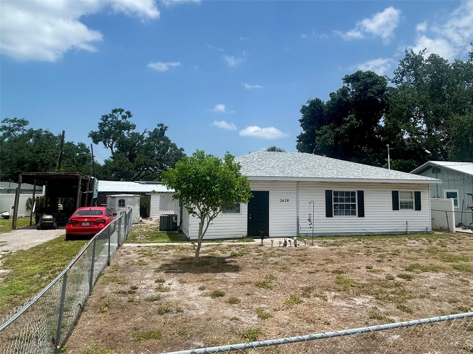 Single Family Residence in BRADENTON, FL - Daniel Dourado