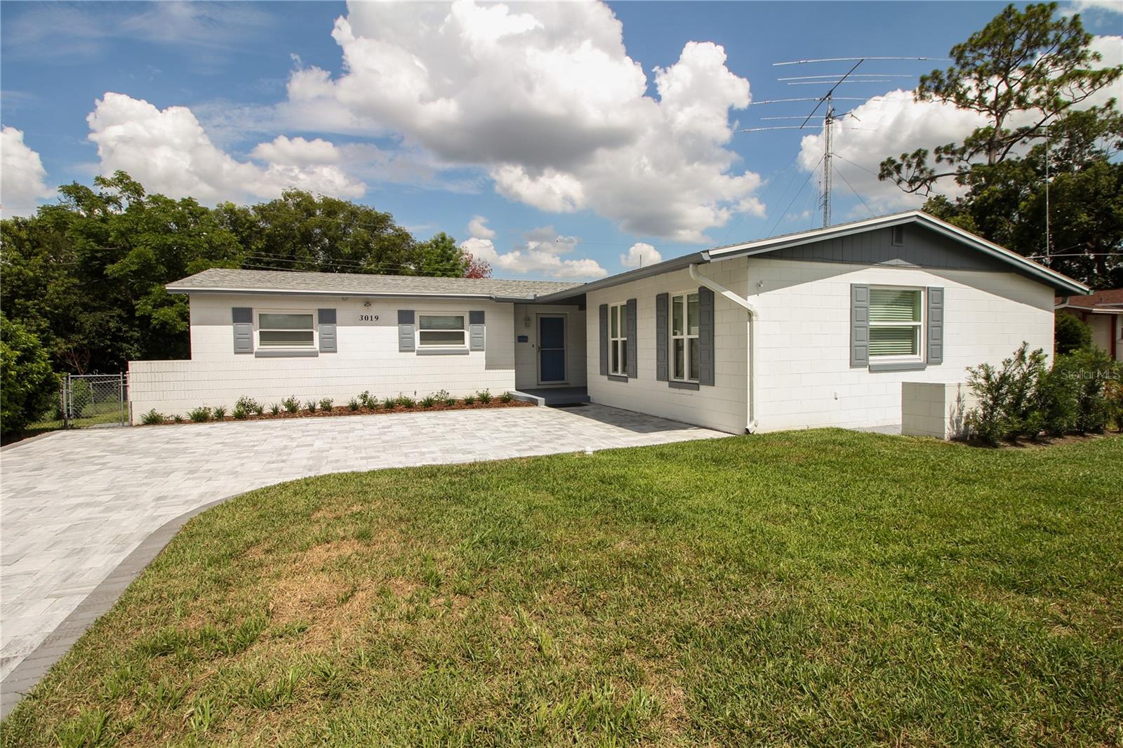 Single Family Residence in ORLANDO, FL - Daniel Dourado