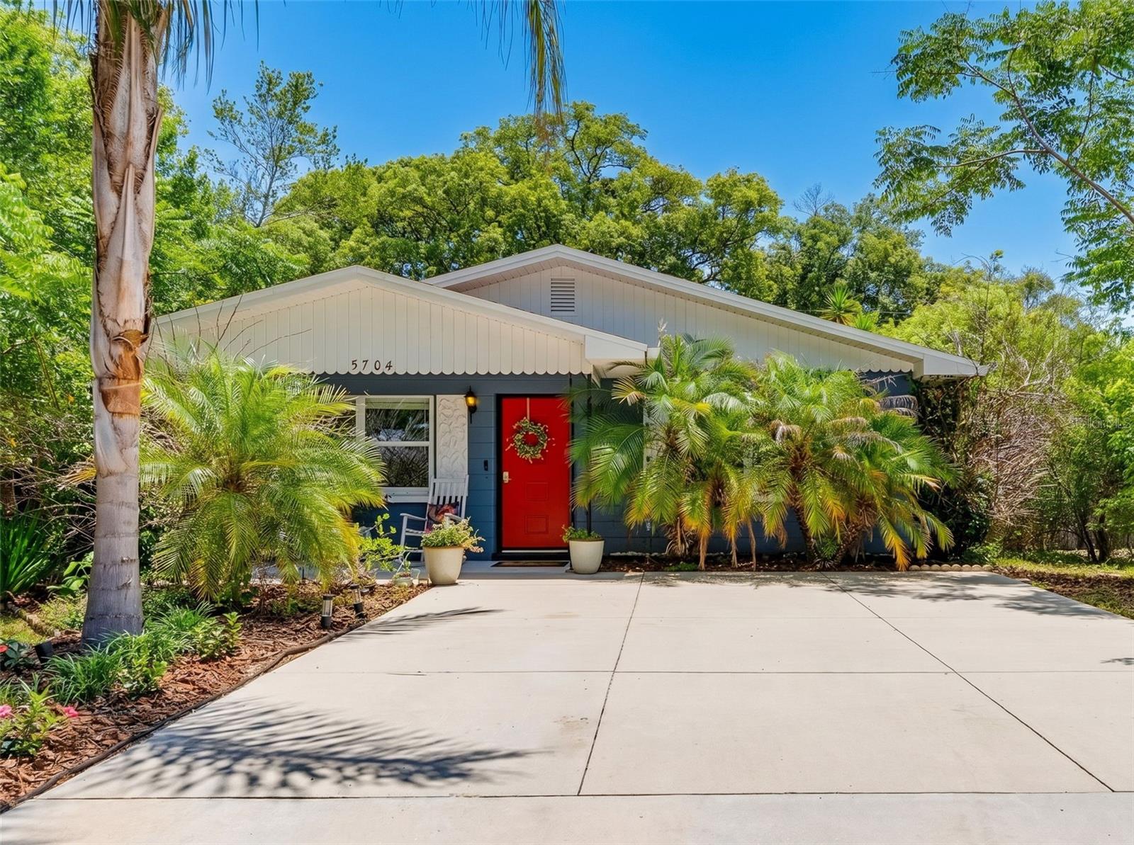 Single Family Residence em ZEPHYRHILLS, FL - Daniel Dourado